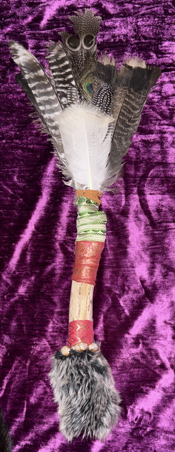 Custom Sacred Feather Wand – persoonlijk ritueelobject