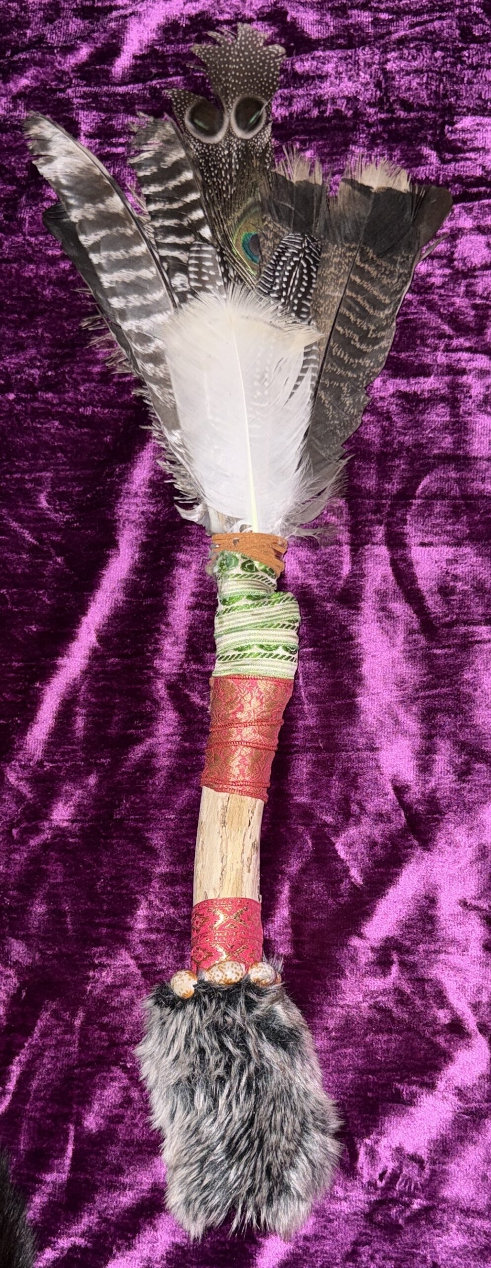 Custom Sacred Feather Wand – persoonlijk ritueelobject